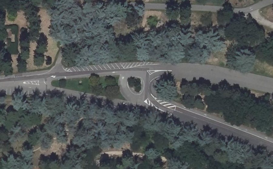 Vue aérienne du Rond-point anonyme n°176298442