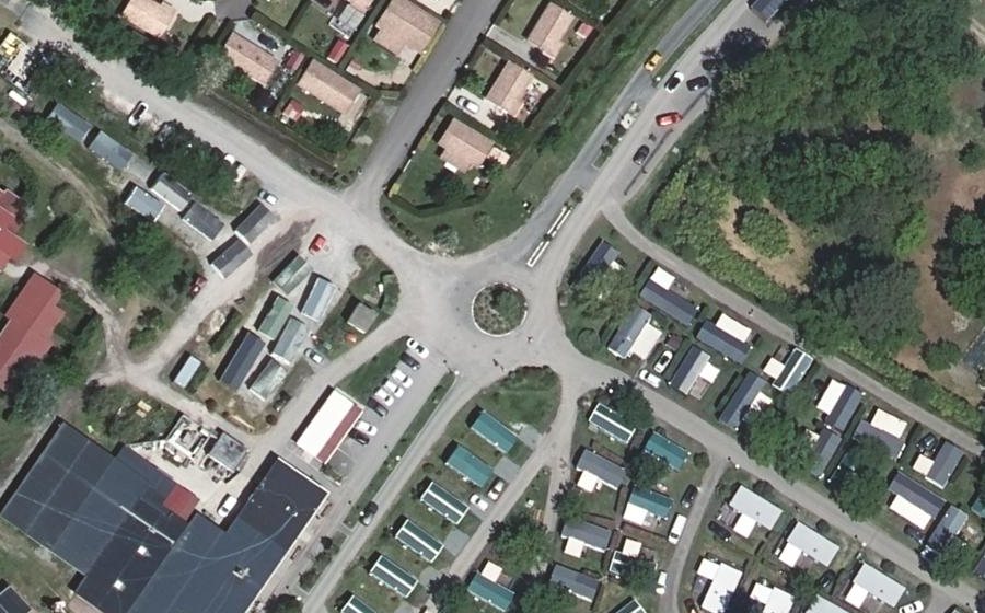 Vue aérienne du Rond-point anonyme n°176333323
