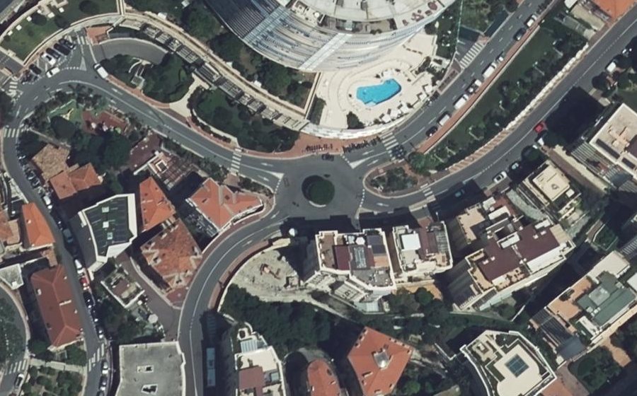 Vue aérienne du Rond-point anonyme n°176334445