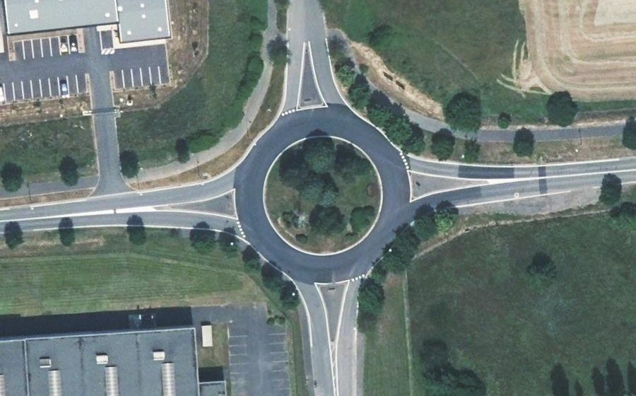 Vue aérienne du Rond-point anonyme n°176382188