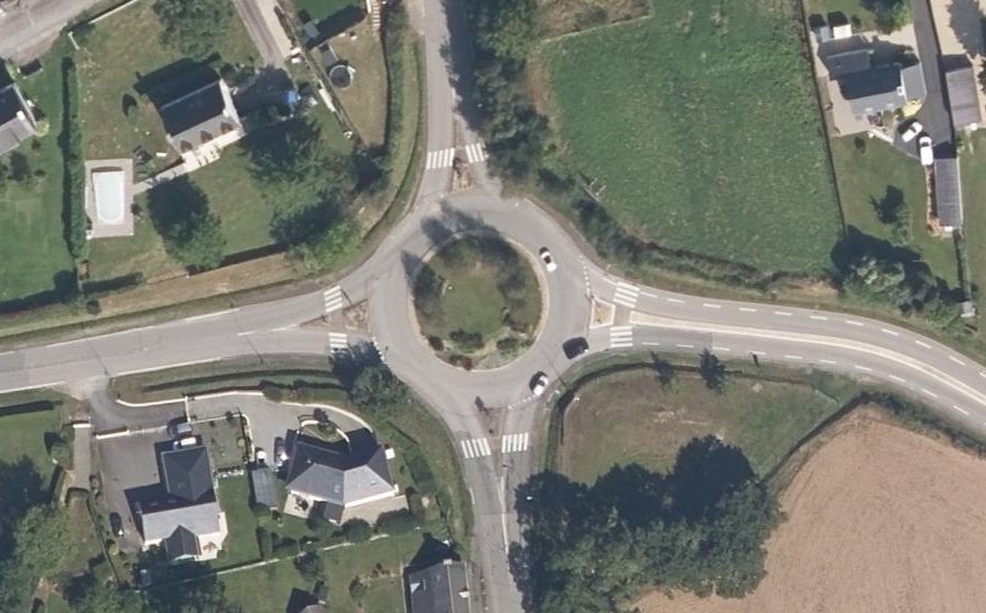 Vue aérienne du Rond-point anonyme n°176491776