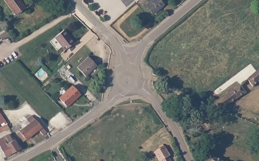 Vue aérienne du Rond-point anonyme n°176500192