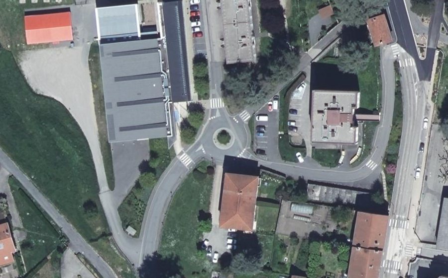 Vue aérienne du Rond-point anonyme n°176510979