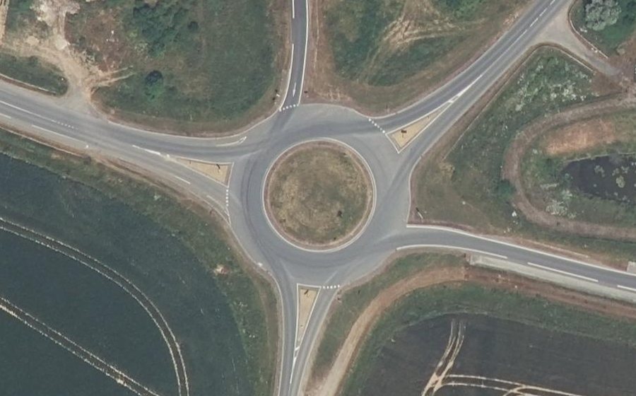 Vue aérienne du Rond-point anonyme n°176514461