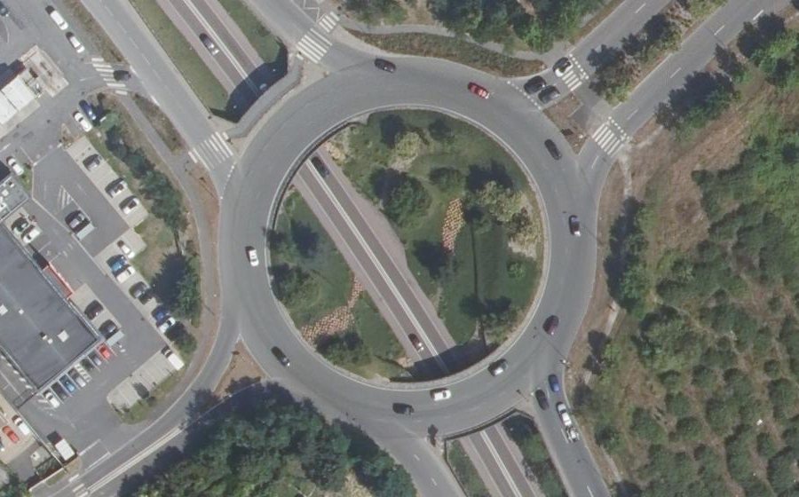 Vue aérienne du Rond-point anonyme n°176515276