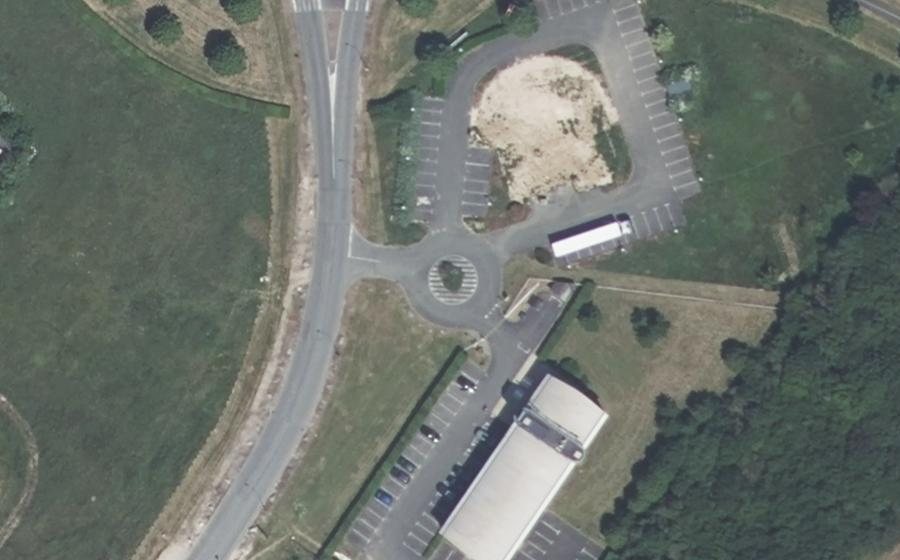 Vue aérienne du Rond-point anonyme n°176621949