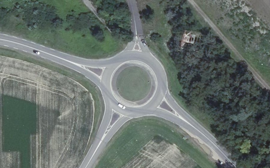 Vue aérienne du Rond-point anonyme n°17663613