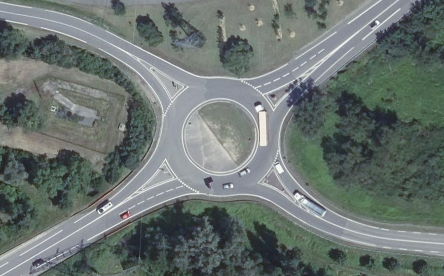 Vue aérienne du Rond-point anonyme n°17663619