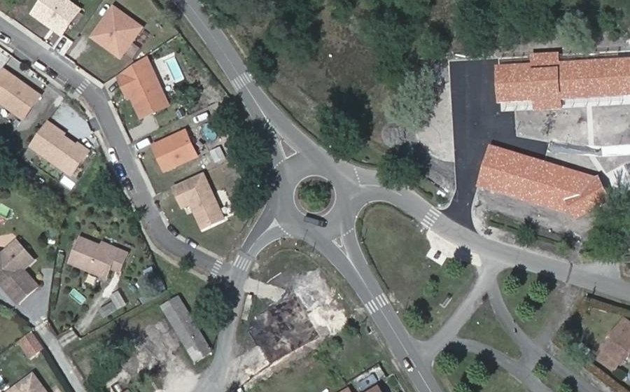 Vue aérienne du Rond-point anonyme n°176651013