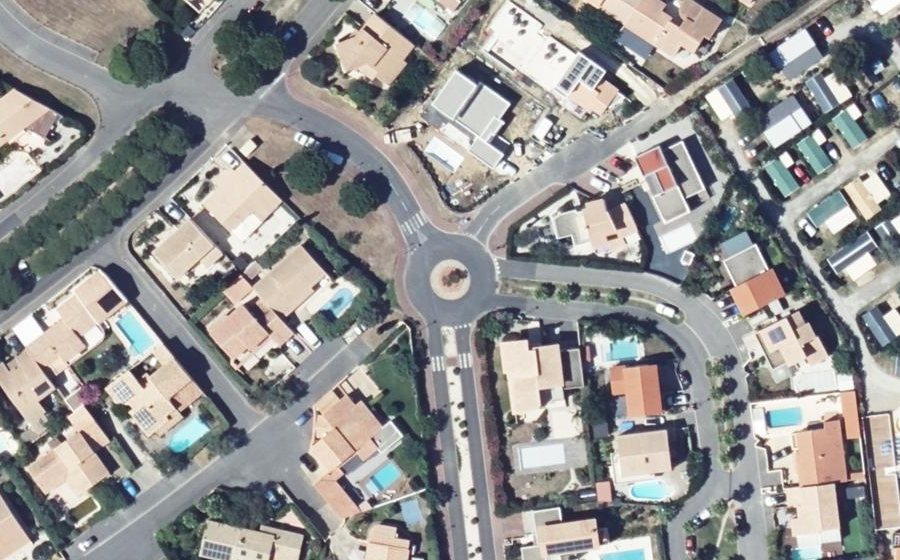Vue aérienne du Rond-point anonyme n°176654856