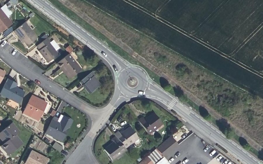 Vue aérienne du Rond-point anonyme n°176727816