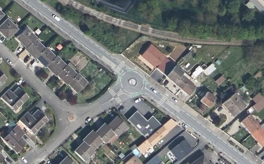 Vue aérienne du Rond-point anonyme n°176727818