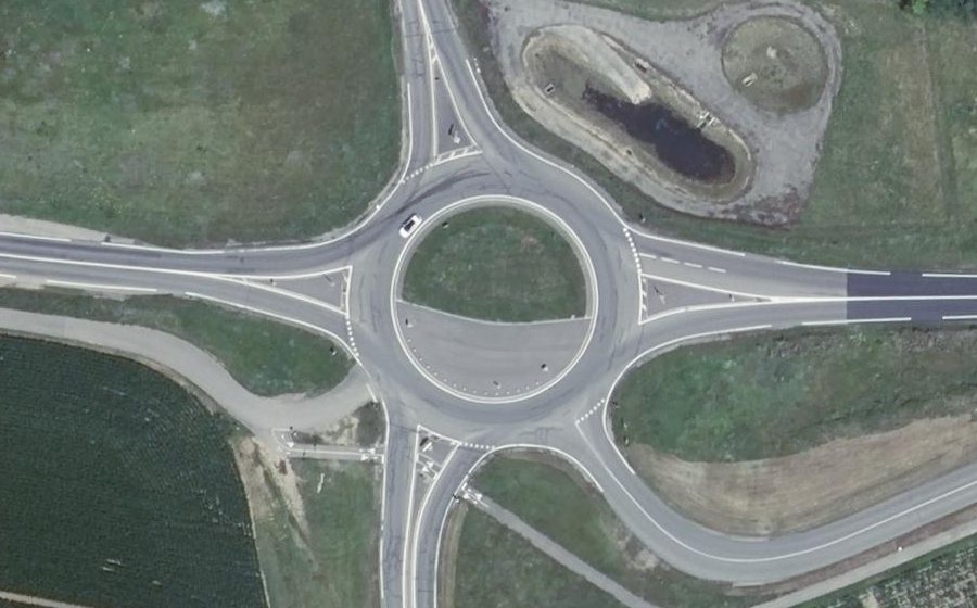 Vue aérienne du Rond-point anonyme n°17672912
