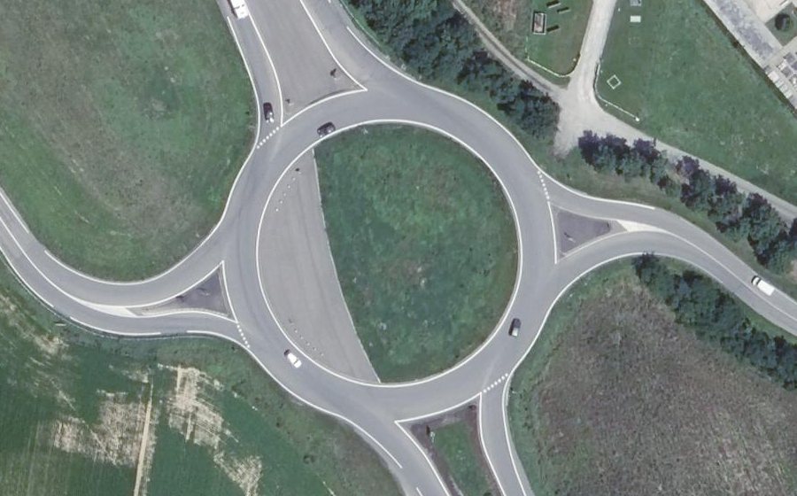 Vue aérienne du Rond-point anonyme n°17673636