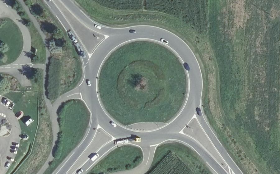 Vue aérienne du Rond-point anonyme n°17675294