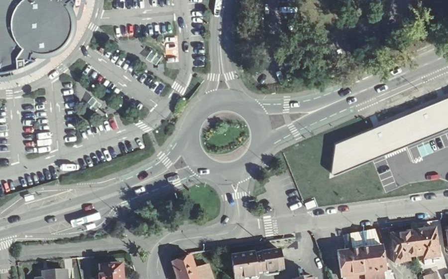 Vue aérienne du Rond-point anonyme n°17678799