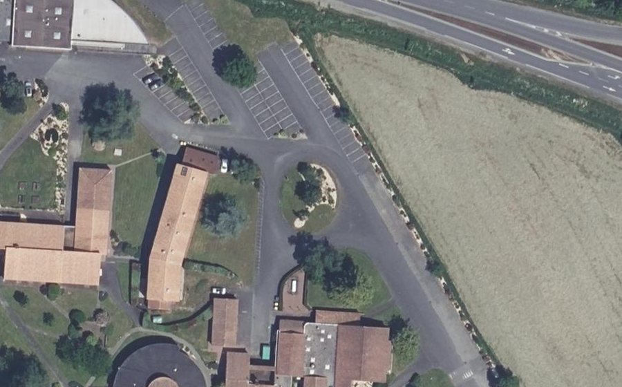 Vue aérienne du Rond-point anonyme n°176923569