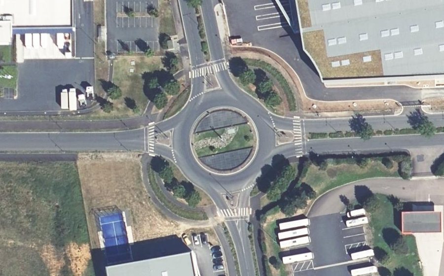 Vue aérienne du Rond-point anonyme n°176941789