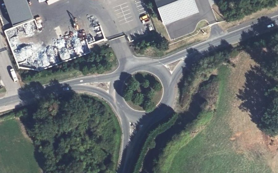 Vue aérienne du Rond-point anonyme n°176941792