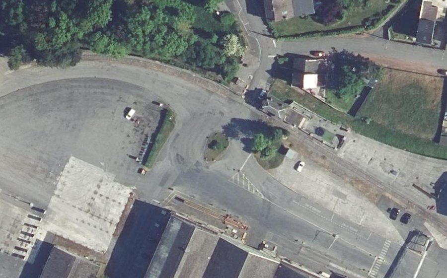 Vue aérienne du Rond-point anonyme n°176982316
