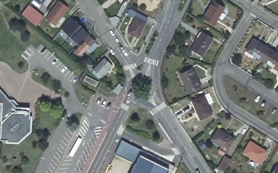 Vue aérienne du Rond-point anonyme n°177017287