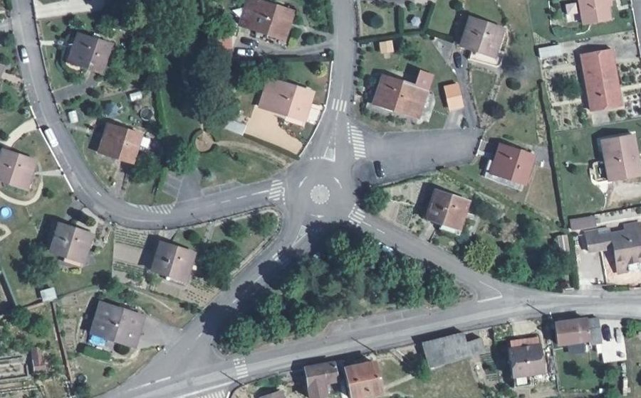 Vue aérienne du Rond-point anonyme n°177030530