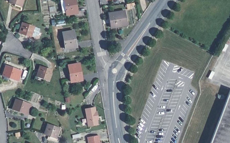 Vue aérienne du Rond-point anonyme n°177030596