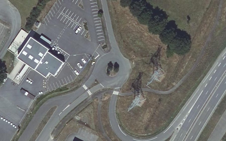 Vue aérienne du Rond-point anonyme n°177092166