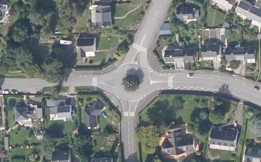 Vue aérienne du Rond-point anonyme n°177148694