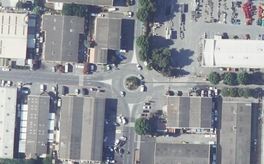 Vue aérienne du Rond-point anonyme n°177161443
