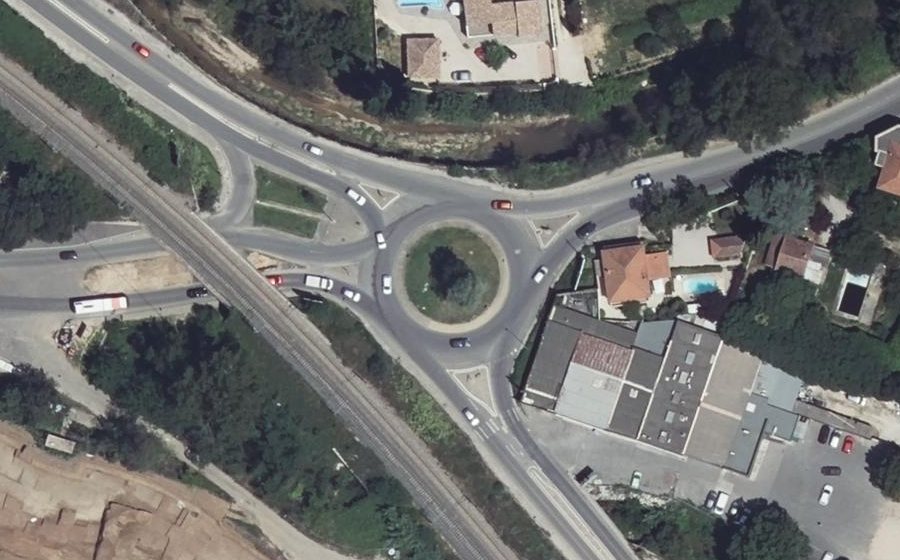 Vue aérienne du Rond-point anonyme n°177168339