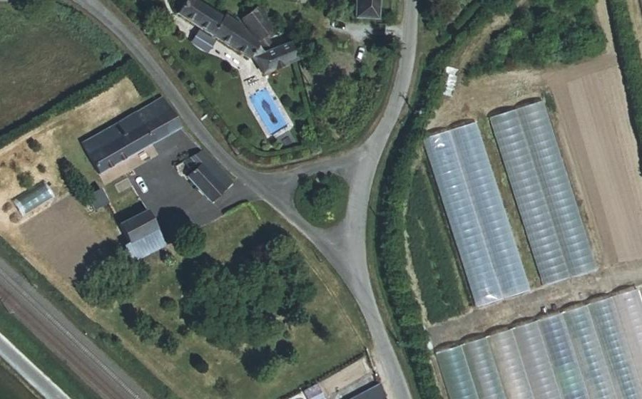 Vue aérienne du Rond-point anonyme n°177168450