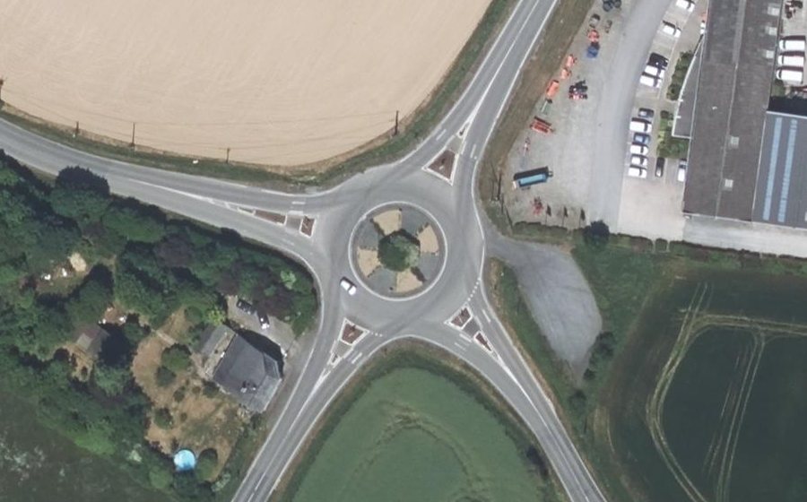Vue aérienne du Rond-point anonyme n°177180077