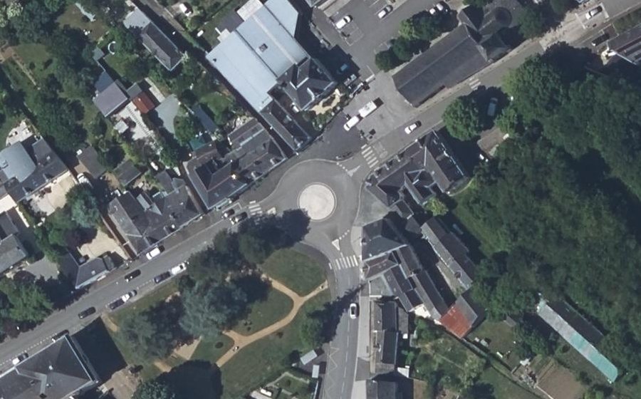 Vue aérienne du Rond-point anonyme n°177186430