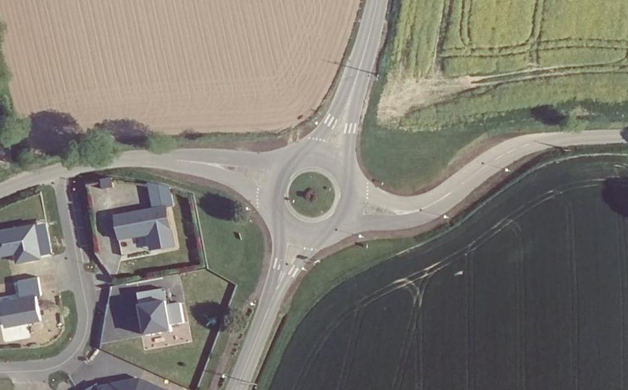 Vue aérienne du Rond-point anonyme n°177207050