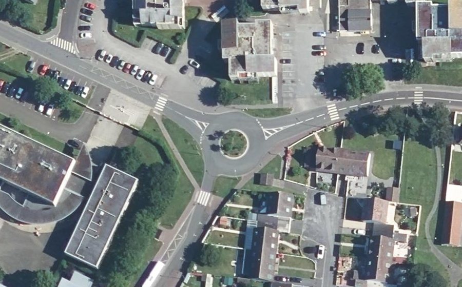 Vue aérienne du Rond-point anonyme n°177209158