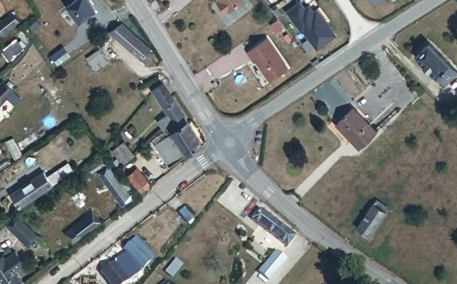 Vue aérienne du Rond-point anonyme n°177215273