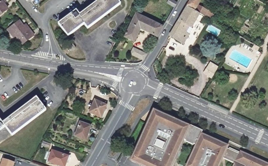 Vue aérienne du Rond-point anonyme n°177220880