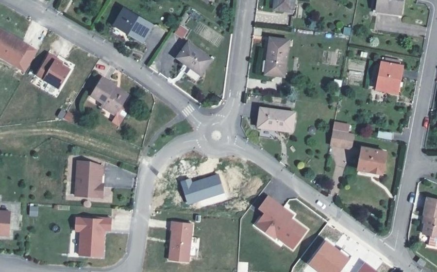 Vue aérienne du Rond-point anonyme n°177224232