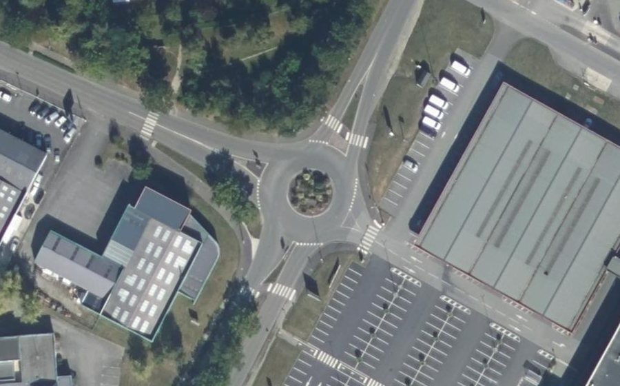 Vue aérienne du Rond-point anonyme n°17727910