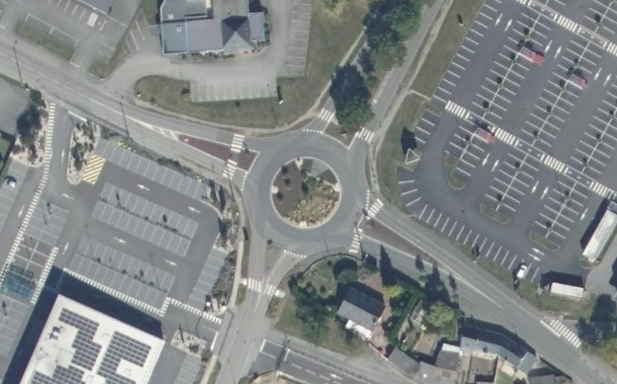 Vue aérienne du Rond-point anonyme n°17727921