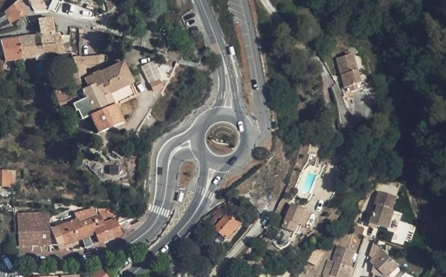 Vue aérienne du Rond-point anonyme n°177306656