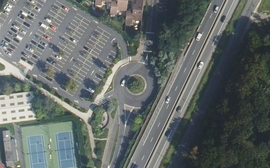 Vue aérienne du Rond-point anonyme n°177306686
