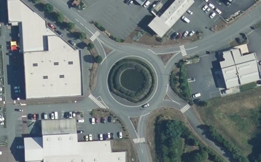 Vue aérienne du Rond-point anonyme n°177312998