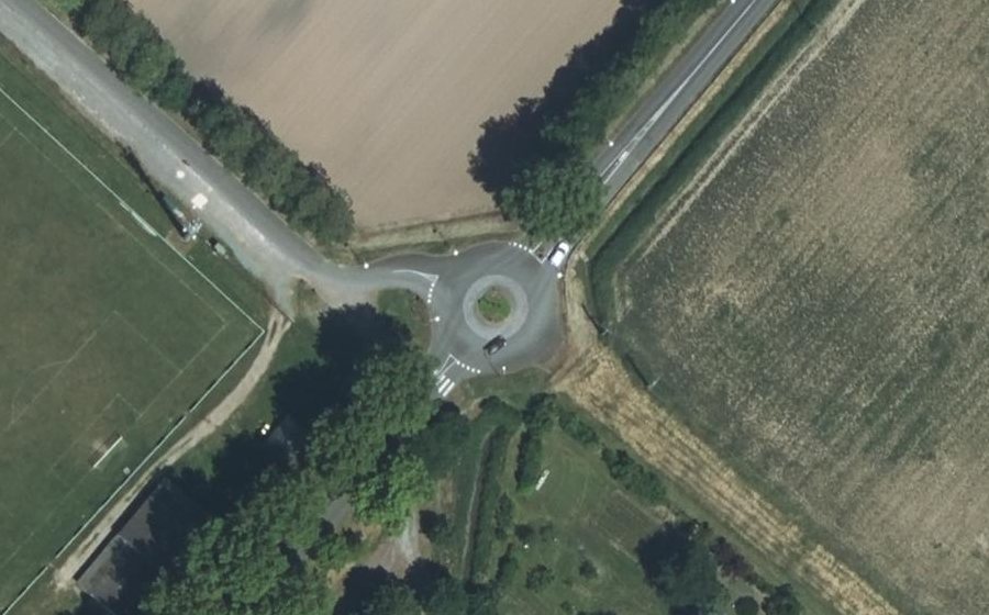 Vue aérienne du Rond-point anonyme n°177314736