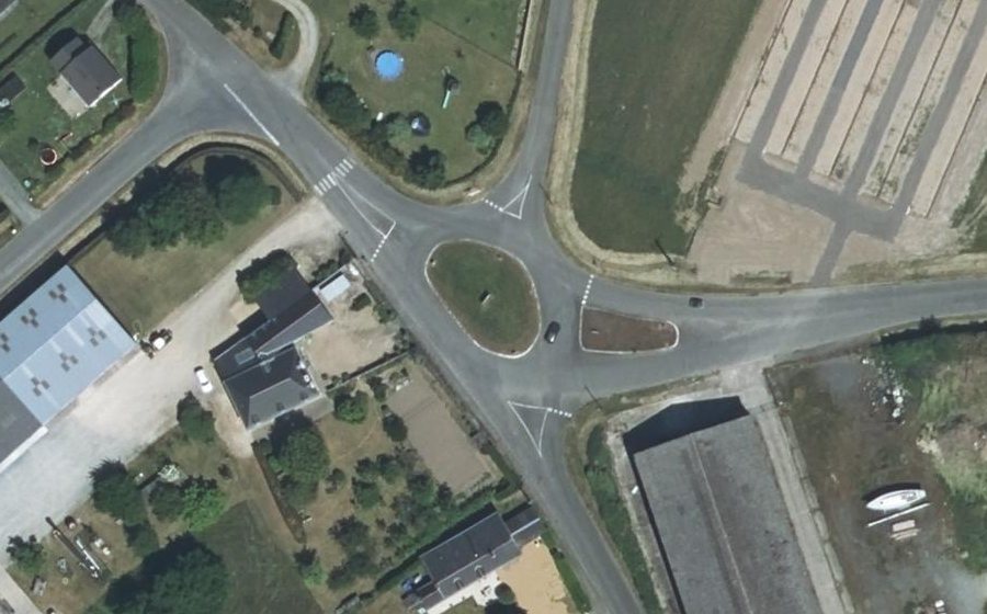 Vue aérienne du Rond-point anonyme n°177314743