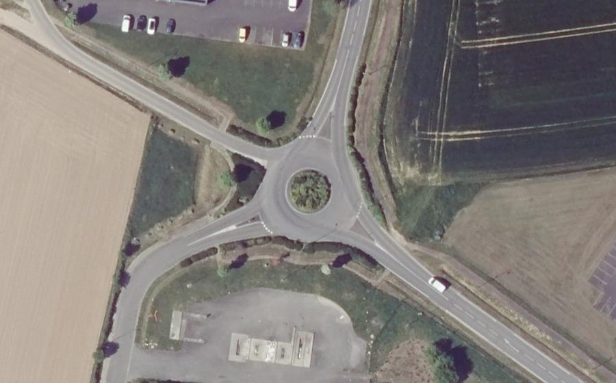 Vue aérienne du Rond-point anonyme n°177315032