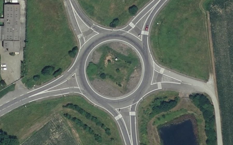 Vue aérienne du Rond-point anonyme n°177321548