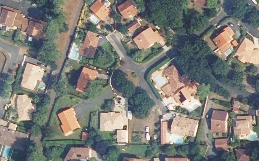 Vue aérienne du Rond-point anonyme n°177325047