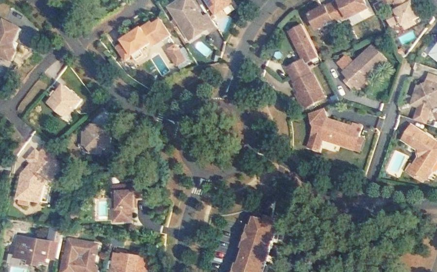 Vue aérienne du Rond-point anonyme n°177332978